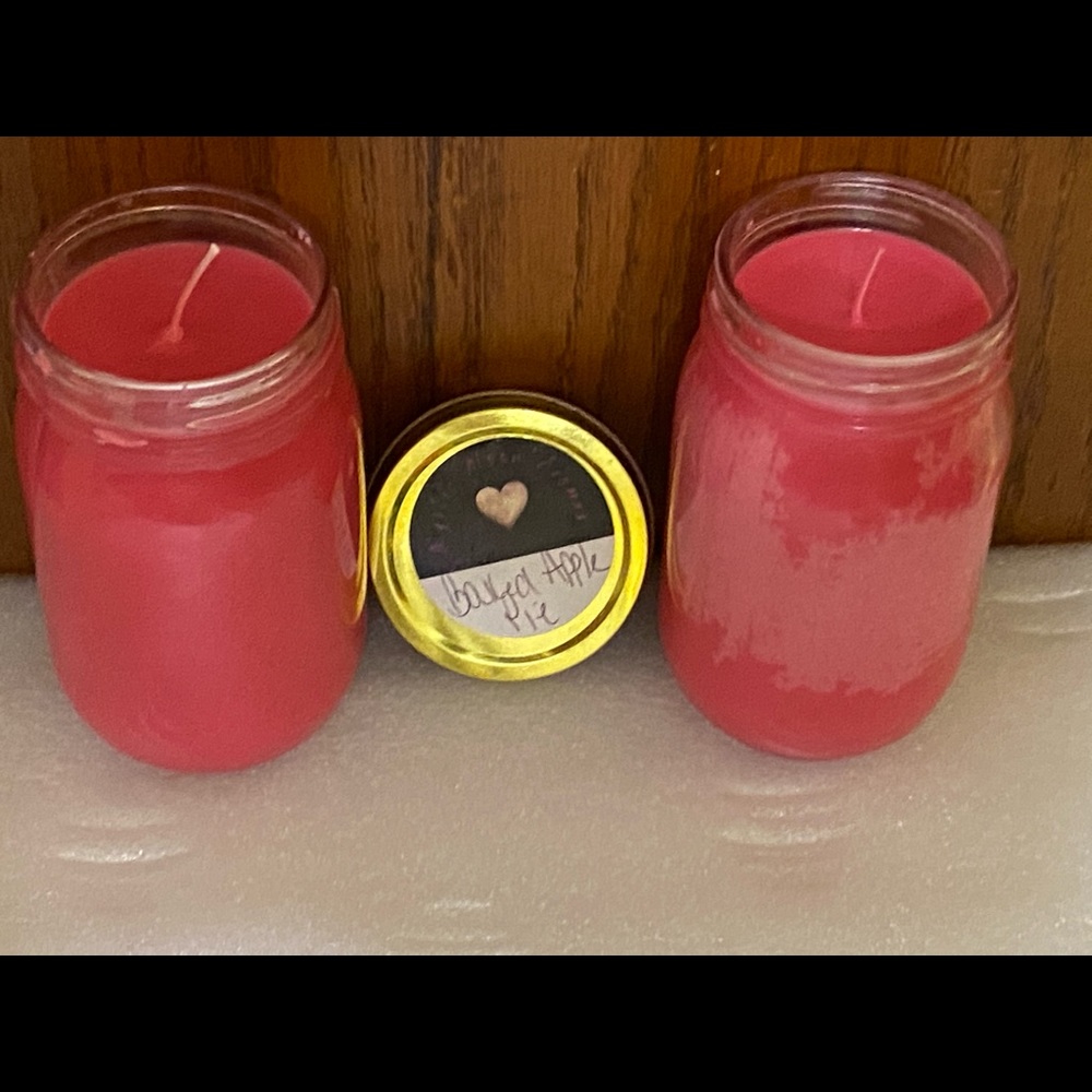 Hand Poured Baked Apple Pie Scented Soy Candle - Picture 2 of 4